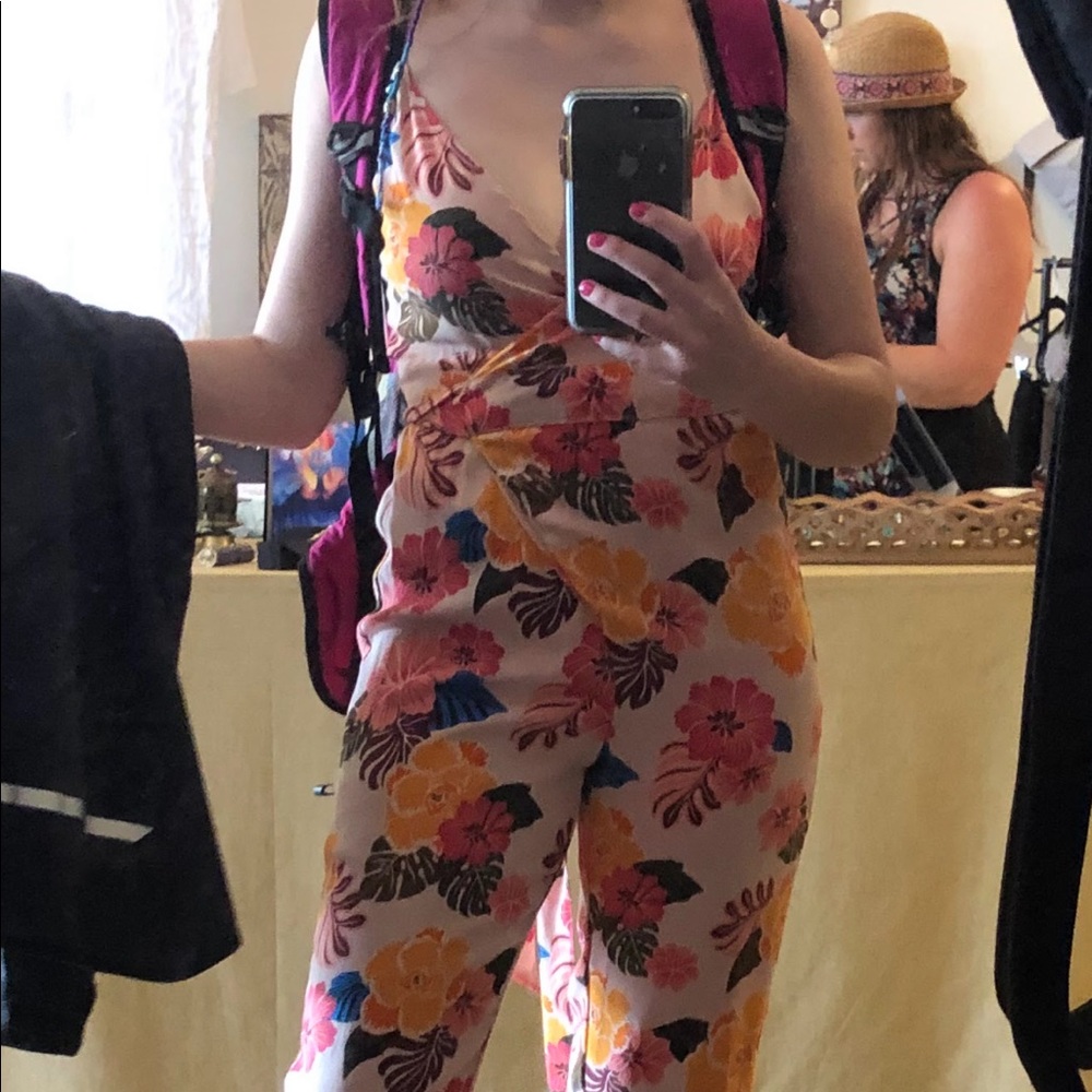 Acacia outfit size small